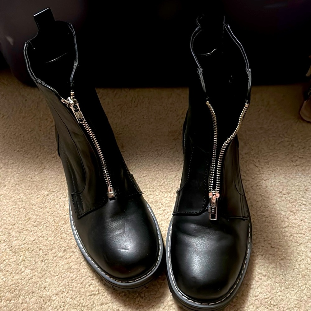 SO black boots!